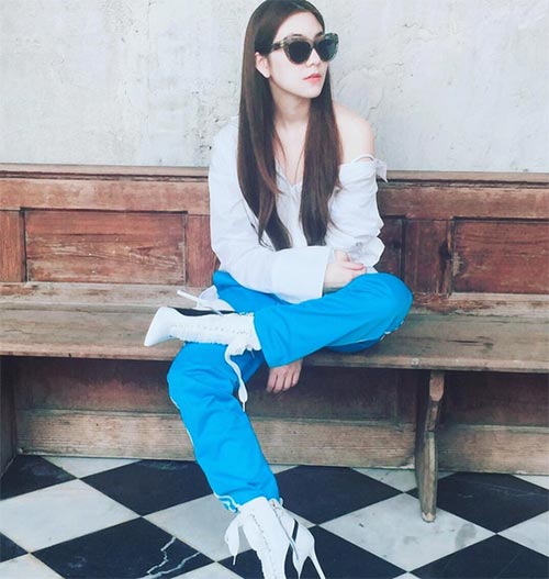 เสื้อเชิ้ตเปิดไหล่