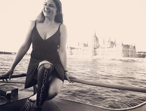 สาวพิการ