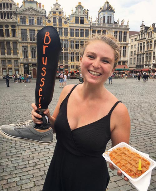 สาวพิการ