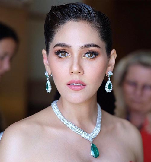 ชมพู่ อารยา