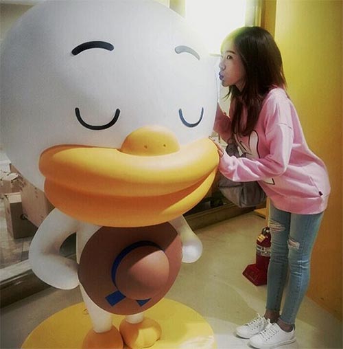 รองเท้าผ้าใบ ดาราเกาหลีใส่