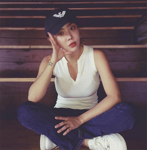 รองเท้าผ้าใบ ดาราเกาหลีใส่