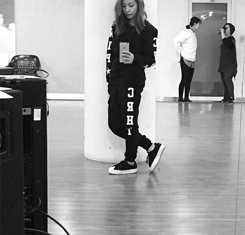 รองเท้าผ้าใบ ดาราเกาหลีใส่