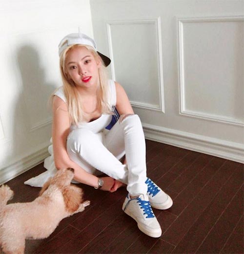 รองเท้าผ้าใบ ดาราเกาหลีใส่