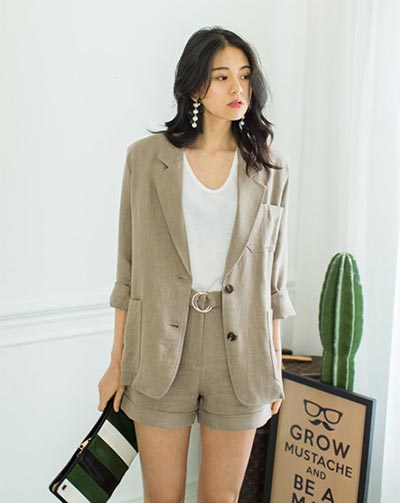 ชุดทำงานแบบขาสั้น