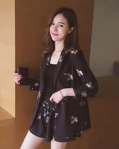 ชุดทำงานแบบขาสั้น