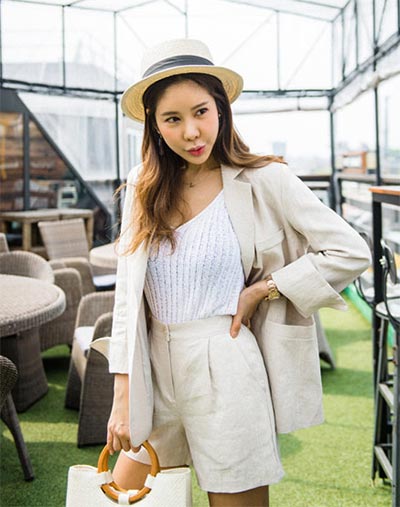 ชุดทำงานแบบขาสั้น