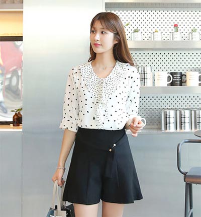 ชุดทำงานแบบขาสั้น