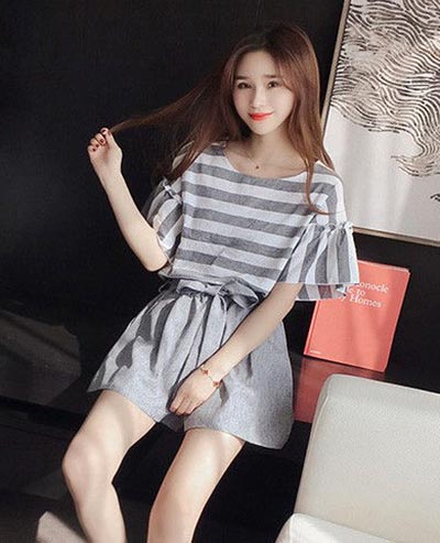 ชุดทำงานแบบขาสั้น