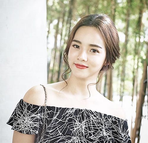 ทรงผมแสกกลางออกงาน