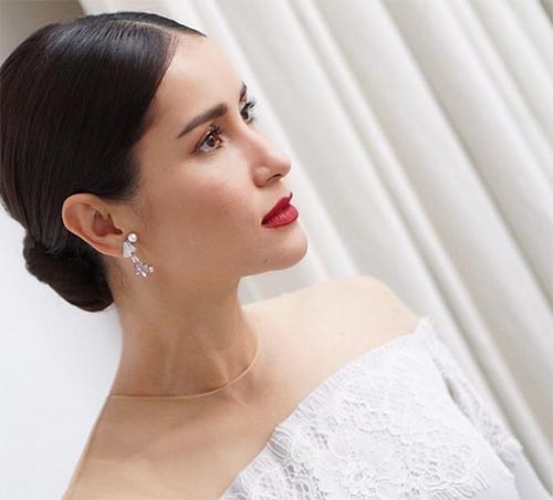 ทรงผมแสกกลางออกงาน