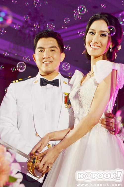 ดาราที่มีแฟนในเครื่องแบบ