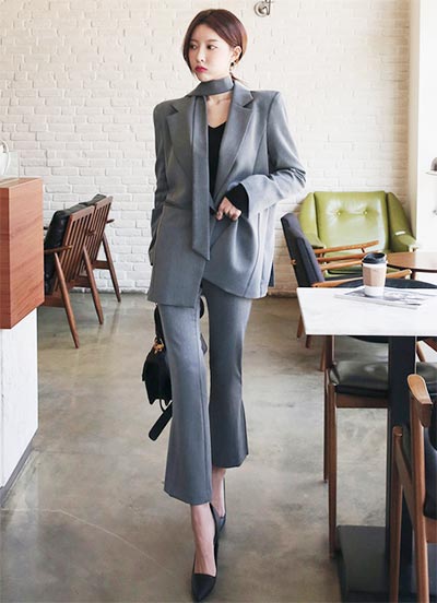 ชุดทํางานแบบกางเกง