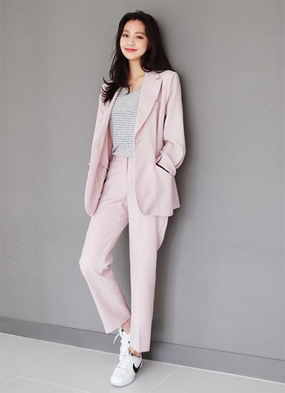 ชุดทํางานแบบกางเกง