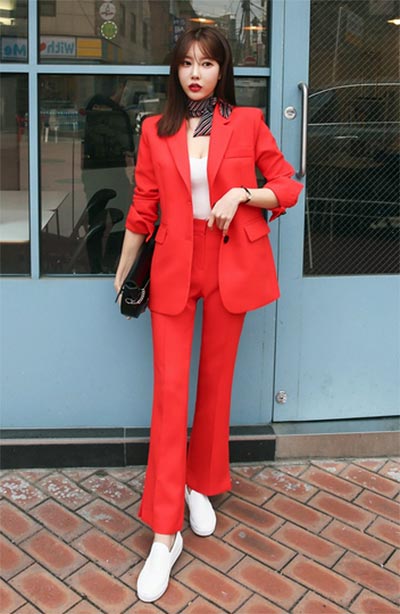 ชุดทํางานแบบกางเกง