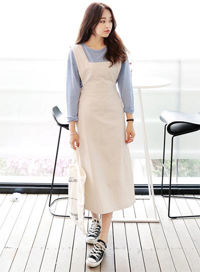 แต่งตัวสไตล์เดรสยาว รองเท้าผ้าใบ