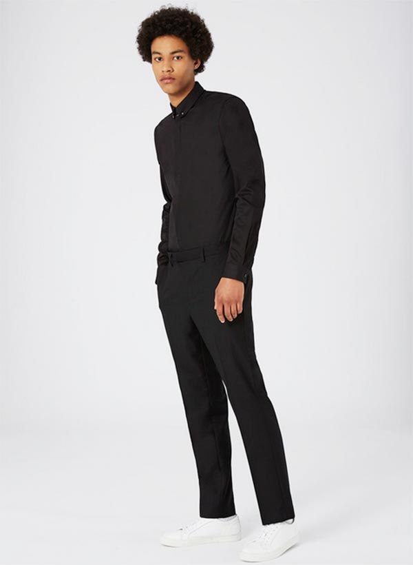 เสื้อเชิ้ตสีดำ