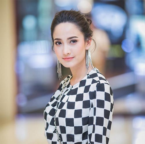 ดาราหญิง