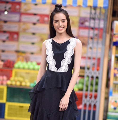 มัดจุกครึ่งหัว