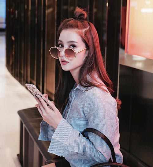 มัดจุกครึ่งหัว