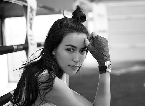 มัดจุกครึ่งหัว