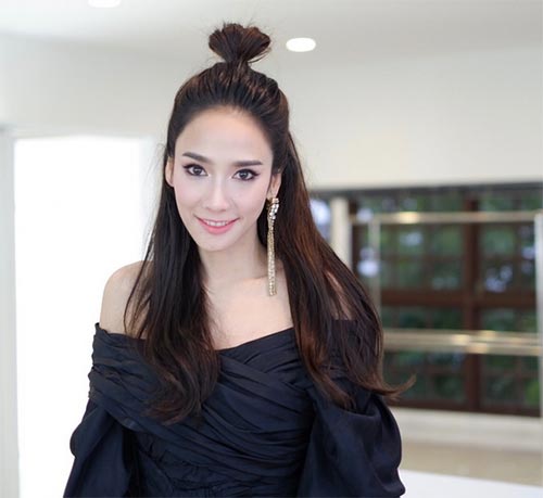 มัดจุกครึ่งหัว