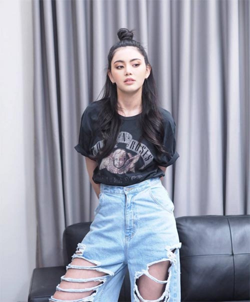 มัดจุกครึ่งหัว