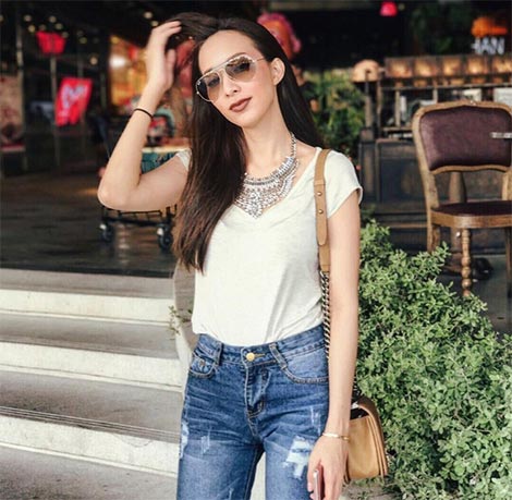 เสื้อยืดสีขาว