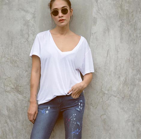 เสื้อยืดสีขาว