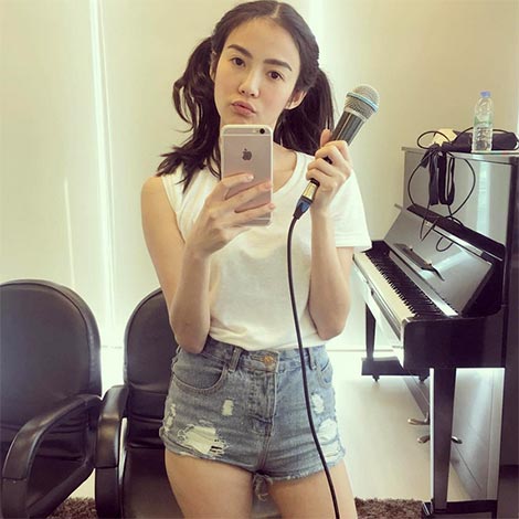 เสื้อยืดสีขาว