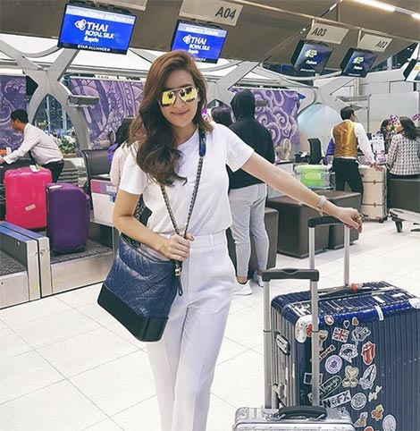 เสื้อยืดสีขาว