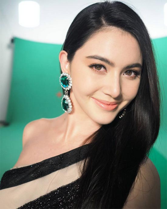 ใหม่ ดาวิกา