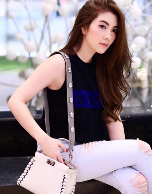 กางเกงยีนส์ขาด