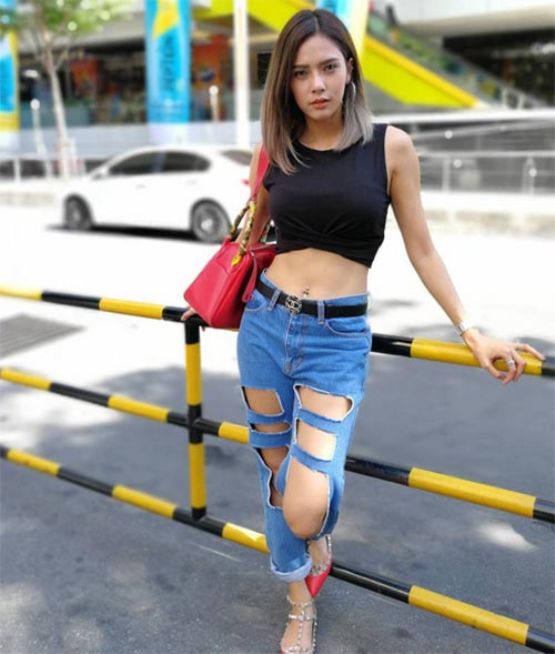 กางเกงยีนส์ขาด