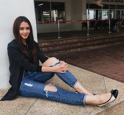 กางเกงยีนส์ขาด