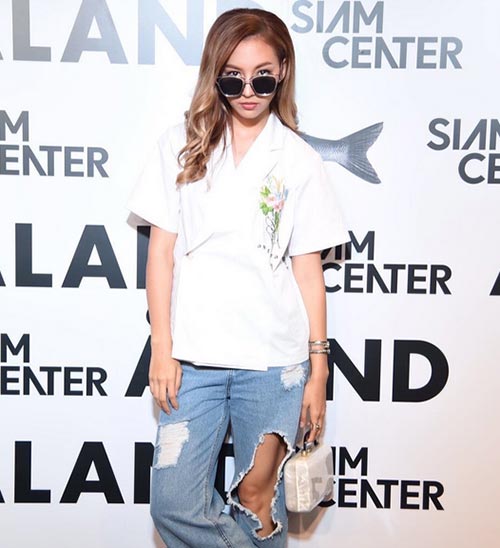 กางเกงยีนส์ขาด