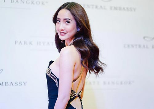 แฟชั่นเปิดหลัง