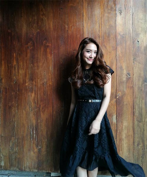 ชุดเดรสสีดํา สุภาพ