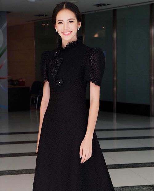 ชุดเดรสสีดํา สุภาพ