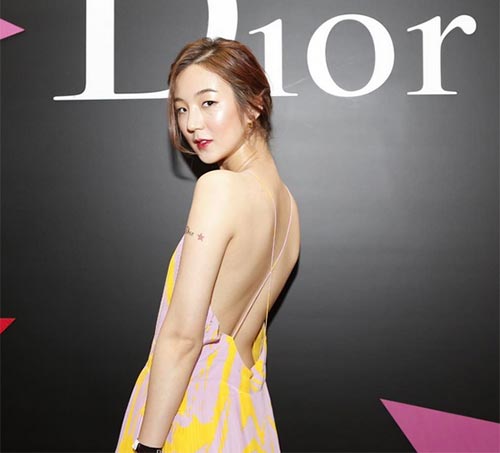 แฟชั่นเปิดหลัง