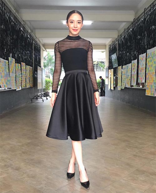 ชุดเดรสสีดํา สุภาพ