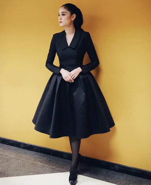 ชุดเดรสสีดํา สุภาพ