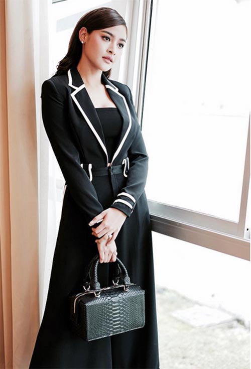 ชุดเดรสสีดํา สุภาพ