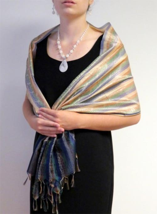 ผ้าคลุมไหล่