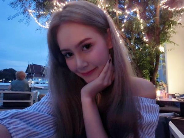 นางแบบผูกคอตาย