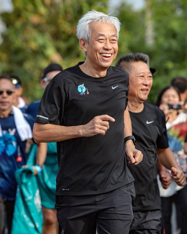 อากู๋ แกรมมี่ ร่วมวิ่งก้าวคนละก้าว กับ ตูน บอดี้สแลม