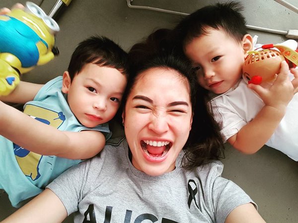 ปีเตอร์-พลอย ร่วมเฟรมถ่ายรูปครอบครัว ในวันเกิดน้องแพนเตอร์