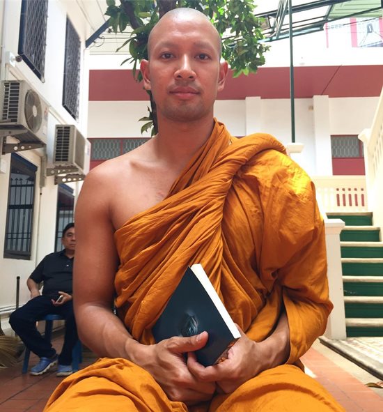 กู๊ด เคพีเอ็น อาสาเป็นเด็กวัดเดินตามพี่ชาย พระเกรท ออกบิณฑบาตทุกเช้า