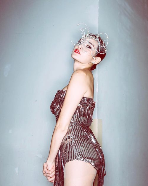 หญิง รฐา