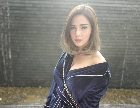 อุ้ม ลักขณา